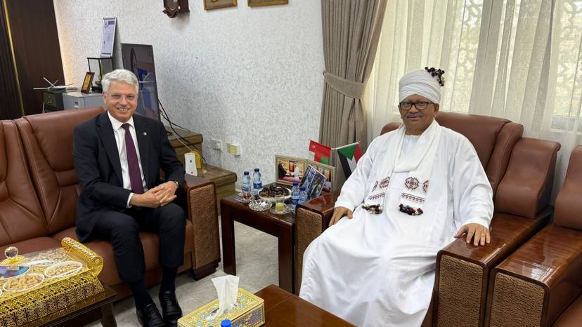 السفير الدكتور محمد علي بوغازي يؤدي زيارة إلى سفير السودان
