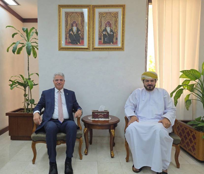 السفير د. محمد علي بوغازي يلتقي رئيس الدائرة العربية بوزارة الخارجية العُمانية